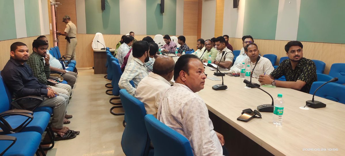 RtoBolangir's tweet photo. Today, Dist. Road Safety Meeting was concluded under the chairmanship of the Collector & DM, Bolangir. Discussions were held regarding enforcement activities, road engineering defects rectification, PM-Rahat assistance, and the constitution of the Highway Task force.
#DRSC https://t.co/Dsq1EhVmBO