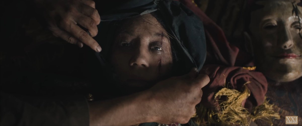 HabisNontonFilm's tweet photo. BADUT GENDONG ini one of the best horror-action dari sisi villain. Setara sama QODRAT. Origin yg solid!

Jujur sempet salah ekspektasi bakal bagbigbug bertubi2. Tp gataunya banyak porsi emosional yg sedih, bikin empati &amp; dilema.

Bener2 definisi wong kalahan yg akhirnya melawan. https://t.co/mc3bli6AZz