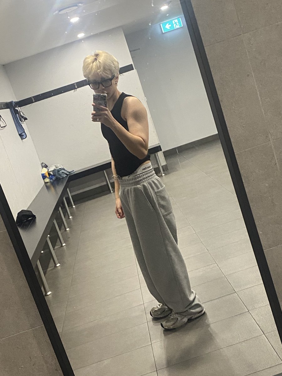 j_kiss_me1's tweet photo. i did go to gym https://t.co/eFEOCyzVzm