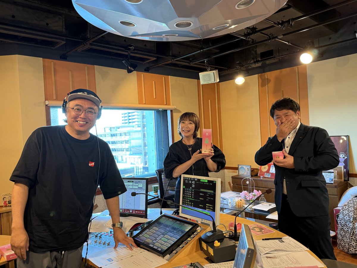 impress_gf's tweet photo. 5/29(金)放送📻
【かんのやpresentsスイーツ研究所】

本日の #金プレス で2人が試食した商品はコチラ👀
 
▶️桃ほの菓
桃の香りがふわりと広がるやさしい味わい。ふくしま産白桃を使用した白桃餡を桃山生地で包み焼き上げた上品な和菓子です♪
 
▶️桃のピューレゼリー
ふくしま産桃の果実と、桃をピューレにしてゼリーに仕上げたかんのやオリジナルの贅沢な桃のゼリーです。ごろっと入った桃の果実がたまらない🍑
 
🔗かんのや
https://t.co/LHABJAArLI
ぜひ他の商品もチェックして下さい！