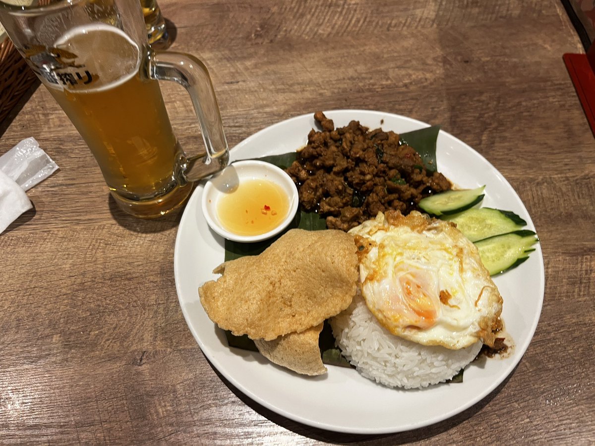 degara_C's tweet photo. たまらんのでとりあえずビールとガパオライス https://t.co/1rR0Q20Vbr