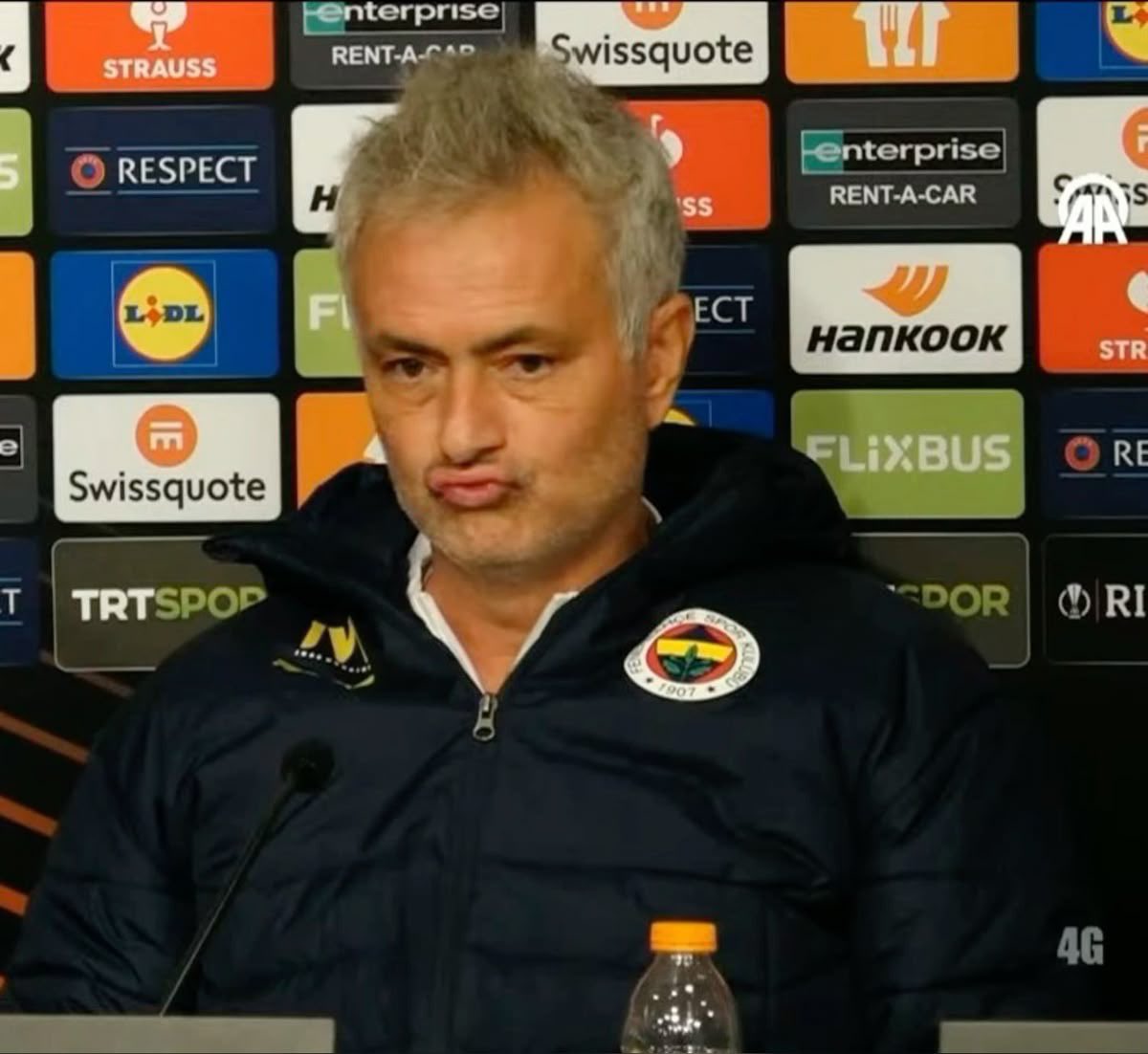 ugur14official's tweet photo. Tedesco Bologna ile anlaştı, Mourinho Real Madrid ile anlaştı. Ama Okan Buruk 4 sezon üst üste şampiyonluk yaşamasına rağmen tek bir teklif almıyor yazacak geri zekalılar aranıyor :) https://t.co/TgKKVkQC9Y