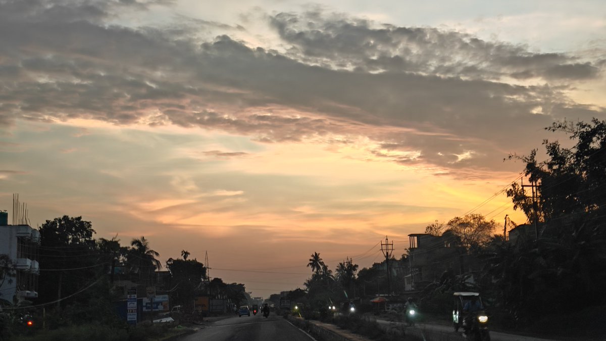 ydnad0's tweet photo. A highway home to storm washed skies #Mohanpur https://t.co/q30mQIEQq6