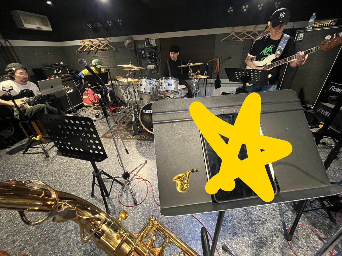 musicschoolHOU1's tweet photo. こんばんは！サックスの東條です♪
先日、次回の発表会のリハーサルがありました(ˊo̶̶̷ᴗo̶̶̷`)੭✧！
講師陣で生徒さん達のステージを盛り上げまーす！🎷 https://t.co/M5YuEk1pKS
