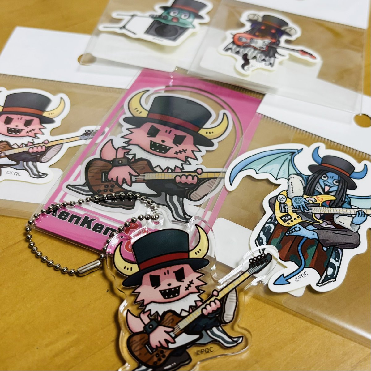 coro_coro_c's tweet photo. ポンクエとKenKenさんコラボ！
絵がめちゃカッコよくてテンション上がってクリアカードまで買ってしまったけど使用用途は謎
#ポンクエ https://t.co/1N64aJN2eN