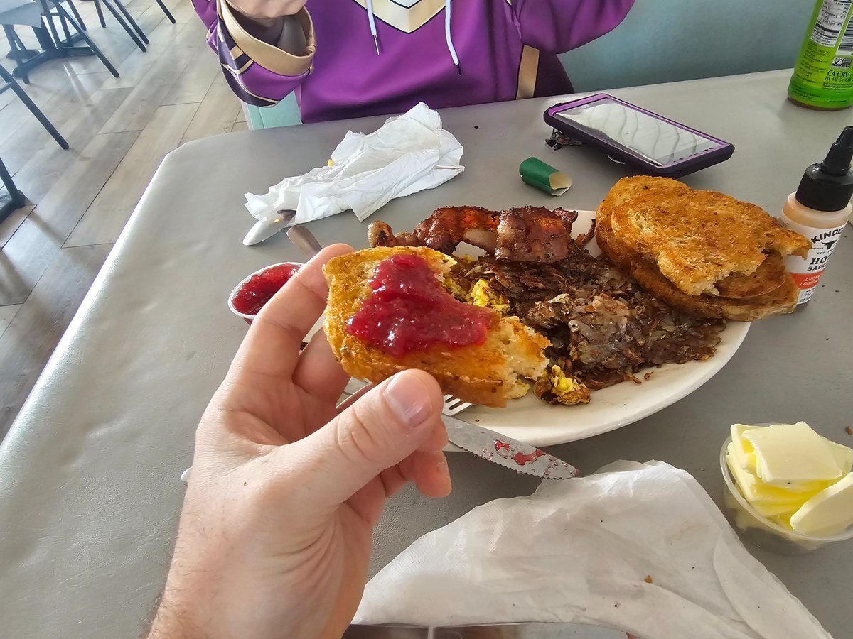 LoadingCrew's tweet photo. Went to "The Donut Shop" in Huron, OH. Alex and I split a "cowboy breakfast" for $10

Best breakfast i've had since Japan 

Mcdonalds can forever kiss my ass with their bullshit $6 sandwiches https://t.co/z8Ctgu2Zps