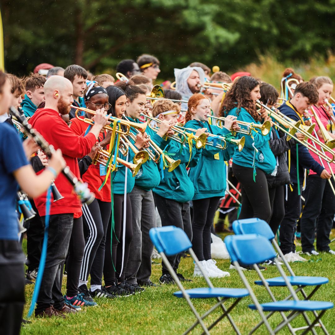 edintfest's tweet photo. We're looking for bold, energetic musicians to join us and @EdinburghJazz for a joyous community performance 🫶

Apply via our bio🔗
Deadline: 19 June⏰

📸1 Mihaela Bodlovic/Edinburgh International Festival, 2 - 4 Andrew Perry/Edinburgh International Festival https://t.co/WJQNzYPh6N