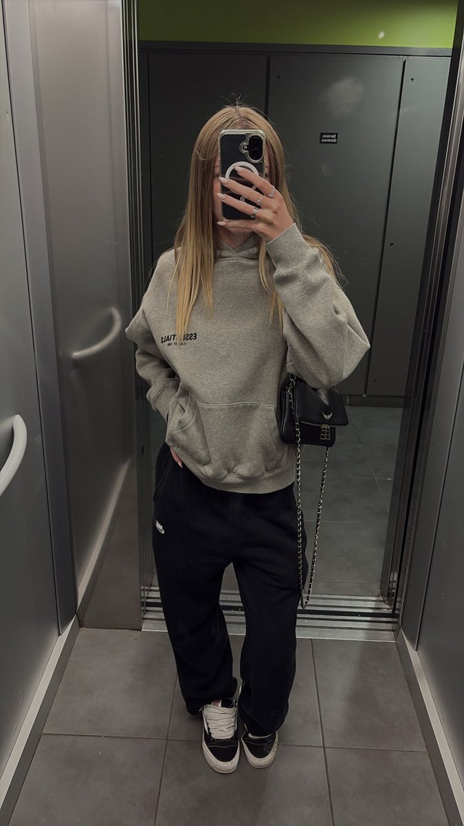 𝐋𝐨𝐥𝐚🍓 tweet media