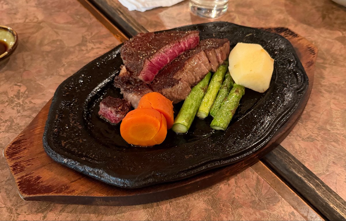 39_RYOYA_39's tweet photo. みんなでステーキ🍖
ご馳走様でした https://t.co/QcD9zMAcok