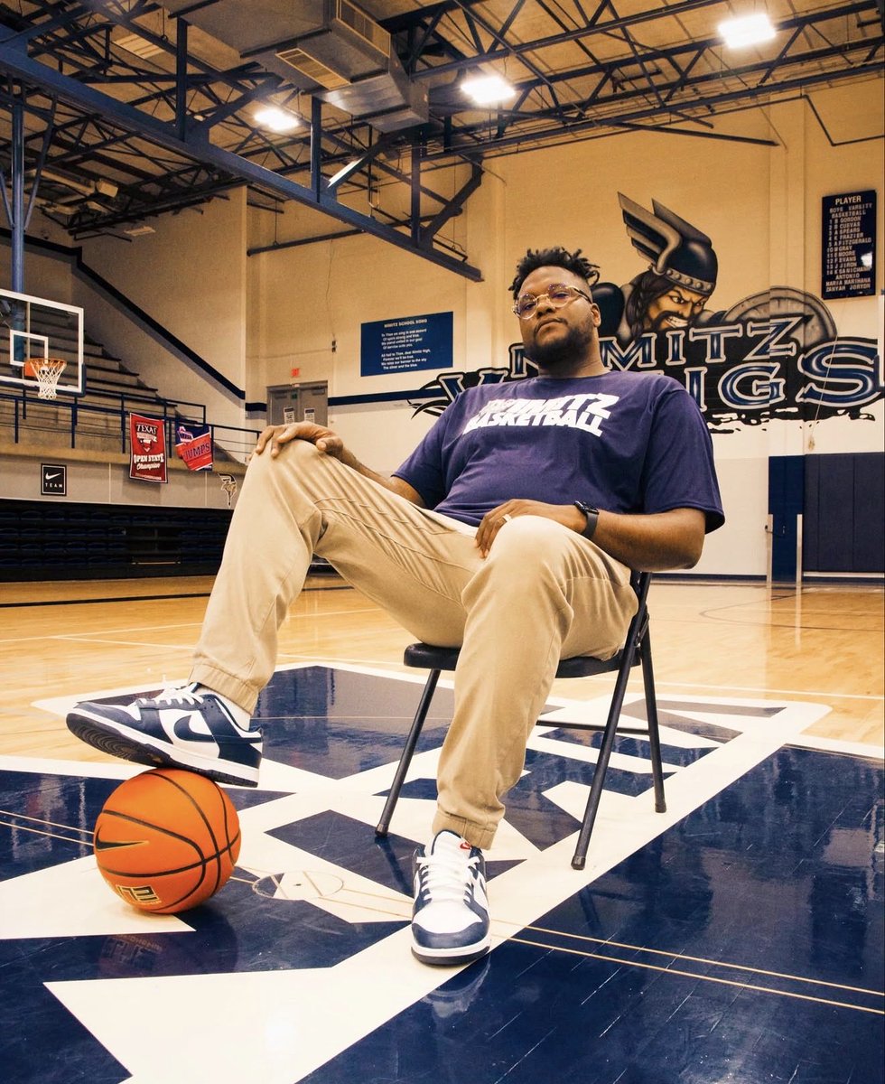 YoCarrington's tweet photo. Appreciate all the love and support on my new opportunity at Irving Nimitz High School! Grateful for everyone who has helped me along the way.

The work starts now. On Purpose With Purpose. ⚓️🏀

#NimitzBasketball #SouthSide https://t.co/RS5AhbVF0l