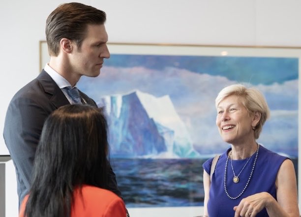 RosalineKwan's tweet photo. Une célébration de l'amitié et du partenariat économique entre le Canada et la Caroline du Nord, avec l'ambassadeur du Canada @MarkDWiseman, consul honoraire du Canada à Raleigh Ryan Combs, @SenThomTillis,  @DeborahRossNC, @RepPatHarrigan + de nombreux chefs d'entreprise.🇨🇦🇺🇸 https://t.co/XqFeET0QBD