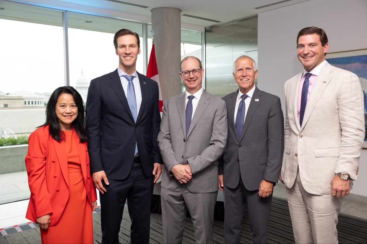 RosalineKwan's tweet photo. Une célébration de l'amitié et du partenariat économique entre le Canada et la Caroline du Nord, avec l'ambassadeur du Canada @MarkDWiseman, consul honoraire du Canada à Raleigh Ryan Combs, @SenThomTillis,  @DeborahRossNC, @RepPatHarrigan + de nombreux chefs d'entreprise.🇨🇦🇺🇸 https://t.co/XqFeET0QBD