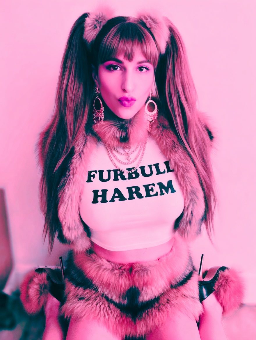 Sissyfur92 tweet media