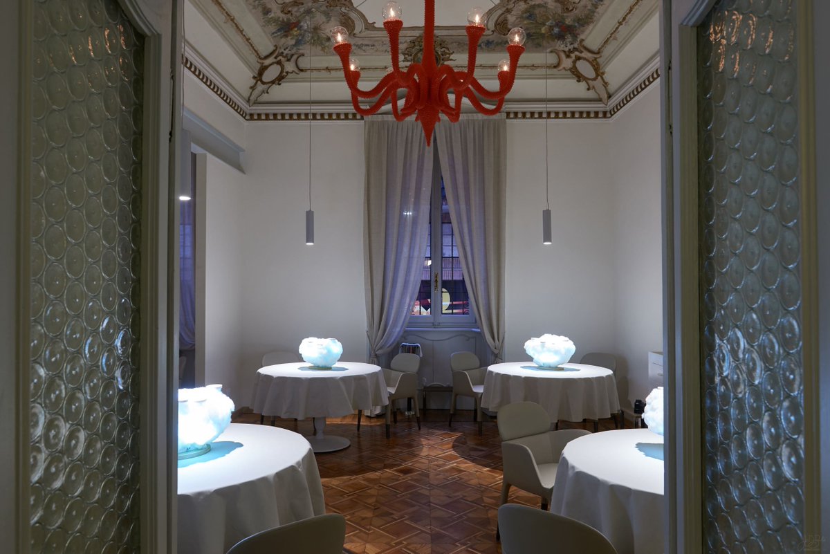 Archello's tweet photo. Pedrali collections, Ester armchairs by @Pedrali Patrick Jouin and Inox tables, perfectly fit into the Michelin-starred restaurant Contraste in Milan, renowned for its innovative cuisine, recently reopened its doors after a significant renovation. 
https://t.co/i1jFokGXV4 https://t.co/UpbkwHhfj8