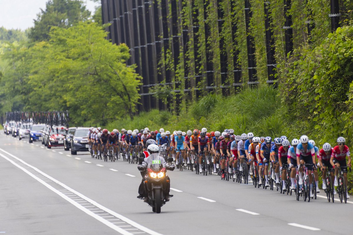KosukeTakeyama's tweet photo. Tour of Japan 2026
Stage 6 スルガ銀行富士山ステージ

入念なアクティベーション
自分との戦い
谷さん一本勝負

チームメイトが奮闘している中、苦しいレースが続いています
翌日に繋がれば力になるチャンスが生まれる✊

#Astemo宇都宮ブリッツェン
#AstemoUTSUNOMIYABLITZEN
#RisingBeyondDreams https://t.co/wwaydNkyZA