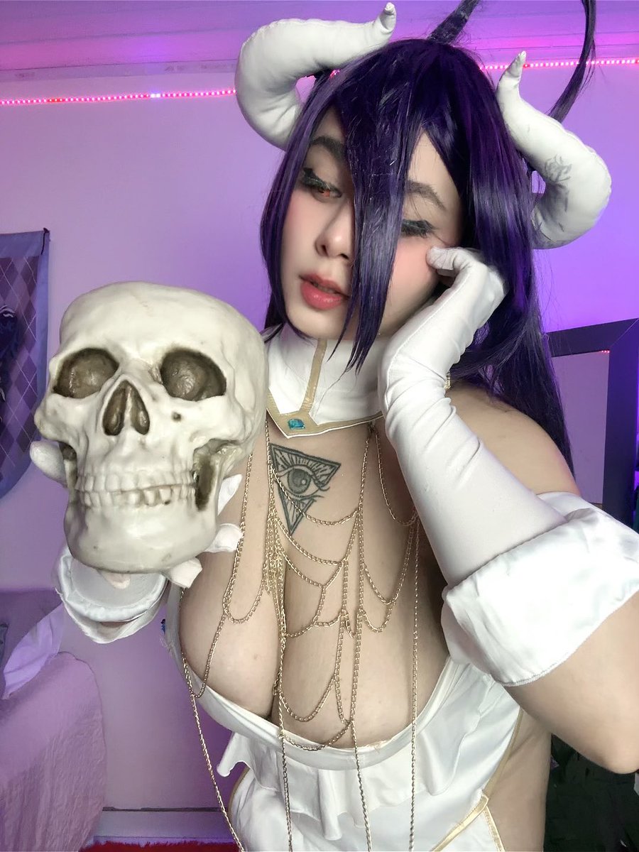 moonchubbygoth's tweet photo. Albedo chubby girl 
1 or 2? https://t.co/Q0U4ksALk4