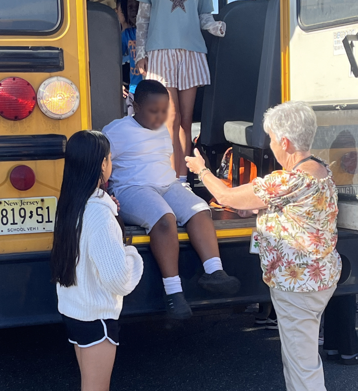 VMESMustangs's tweet photo. This morning’s bus evacuation drill was a success! Our students did a great job listening, following directions, and practicing how to safely exit the bus in case of an emergency. Way to go, Mustangs! 🚌💚💛 @BTPSTransport @BrickSupt @Brick_K12 https://t.co/DWMjW1EQAq