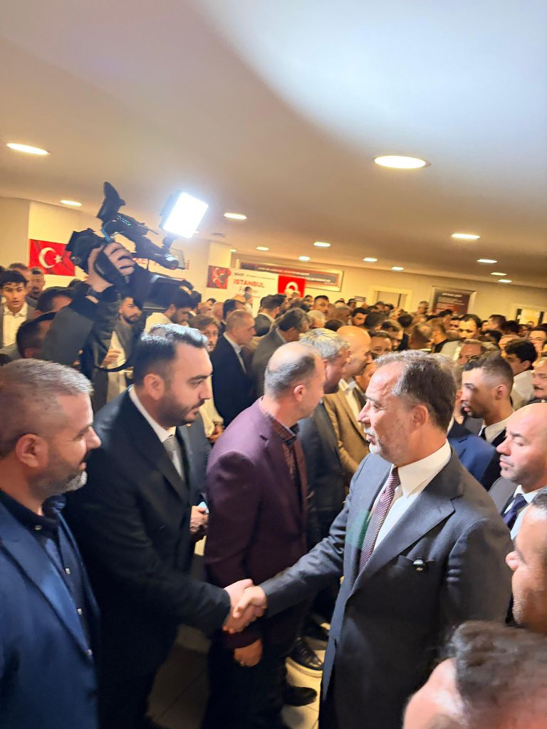 MHP_KartalIlce's tweet photo. Milliyetçi Hareket Partisi İstanbul İl Başkanlığımızda düzenlenen bayramlaşma programında Değerli Büyüklerimiz TBMM Başkan Vekilimiz Sn. Celal Adan, MHP Genel Başkan Yardımcımız Sn. Feti Yıldız, MHP Genel Başkan Yardımcımız Sn. İsmail Faruk Aksu,  MHP İstanbul İl Başkanımız Sn. Volkan Yılmaz, MYK Üyelerimiz, İl Yönetim Kurulu Üyelerimiz ve ülküdaşlarımız ile coşkulu bir bayramlaşma gerçekleştirdik.
@BBvolkanyilmaz @_MHPistanbul_ @Uzunkaya_1453