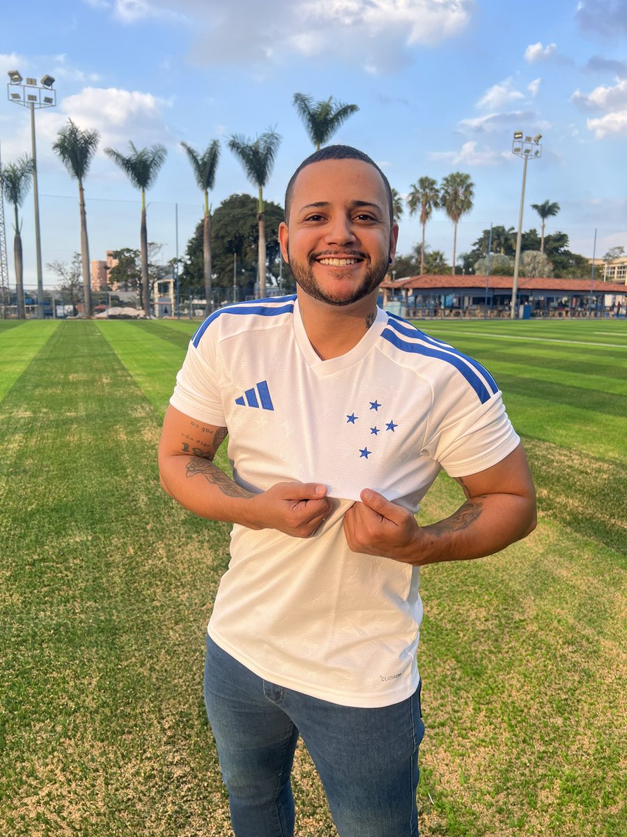 dop_douglas's tweet photo. A camisa mais linda é sempre a do @Cruzeiro 🦊 https://t.co/rKjUbqloPS
