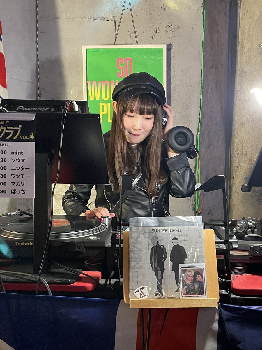knitters's tweet photo. 今夜はMAARK! RECORDSの7インチがよくかかる夜！ https://t.co/aRa4nD7ZHa