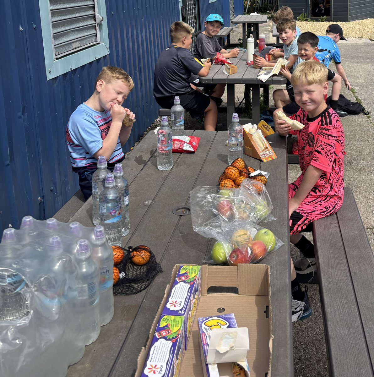DRA_Community's tweet photo. 🐉 𝗖𝗼𝗺𝗺𝘂𝗻𝗶𝘁𝘆 | Fit, Fed, Fun Camp 

We finished the week with another FREE #wesoda @WRU_Community Fit, Fed &amp; Fun Camp at @CrumlinCC 
A little bit of rugby, football and cricket were on the plan today.
#fitfedfun
@dragonsrfc  @WRUDragonsREOs 
@LiamScott85 @PinchTygan https://t.co/PnSQZouXi7