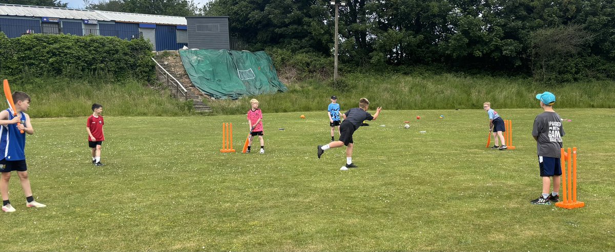 DRA_Community's tweet photo. 🐉 𝗖𝗼𝗺𝗺𝘂𝗻𝗶𝘁𝘆 | Fit, Fed, Fun Camp 

We finished the week with another FREE #wesoda @WRU_Community Fit, Fed &amp; Fun Camp at @CrumlinCC 
A little bit of rugby, football and cricket were on the plan today.
#fitfedfun
@dragonsrfc  @WRUDragonsREOs 
@LiamScott85 @PinchTygan https://t.co/PnSQZouXi7