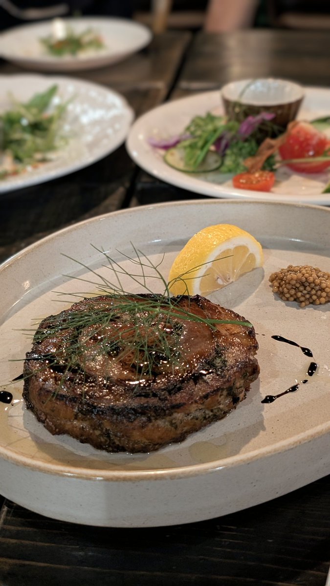 kina622's tweet photo. 北本のアドマーニというイタリアンレストランでばんごはん🇮🇹
オーダーしたもの全部美味しかったから他のメニューも気になる！ってことで、明日の夜も予約して帰ってきた🤭
入口のショーケースにあったタルトも美味しそうだったから明日はドルチェまでしっかり堪能する予定🍰💗
楽しみ！ https://t.co/FGGK2TWK7c
