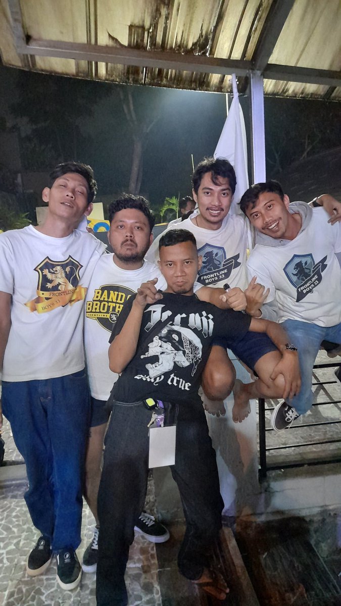 becatigulingg's tweet photo. FRONTLINE FOREVER FRONTLINE https://t.co/htyY20e6V0
