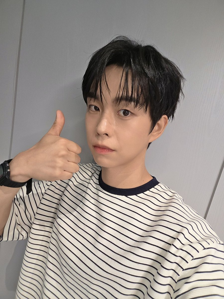 548xm's tweet photo. 이얼굴로 맥주사러오면
ㅈㅈ하게고딩인줄알고 신분증검사하죠 .. https://t.co/fNYmLnEAMa