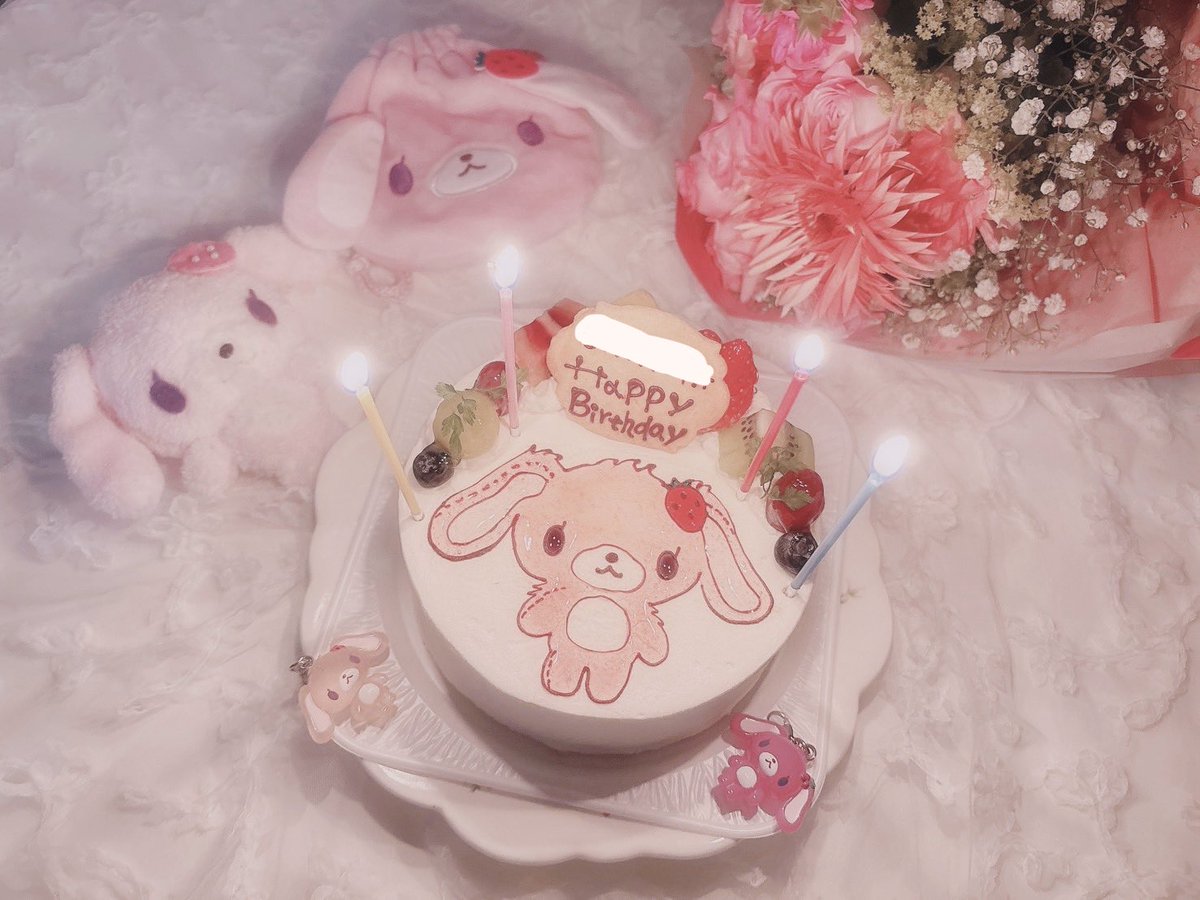 chiptyque's tweet photo. 今日は私のお誕生日〜🎂♡ケーキかわいい🍓🎀 https://t.co/DoMThWcApu