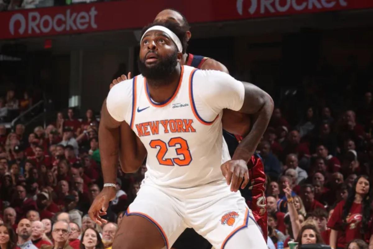 nypost's tweet photo. Mitchell Robinson plans to play in Game 1 of NBA Finals after undergoing surgery on broken pinky in Knicks boost https://t.co/hrzx2KSgbS https://t.co/SyZK6pzmrG