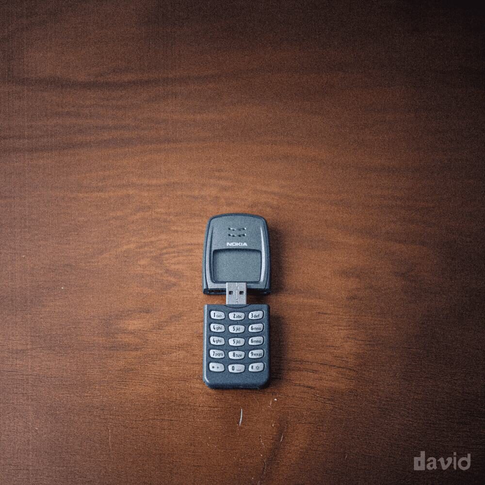 Delahuntagram's tweet photo. nokia 3210 usb https://t.co/CUDIfqajr0