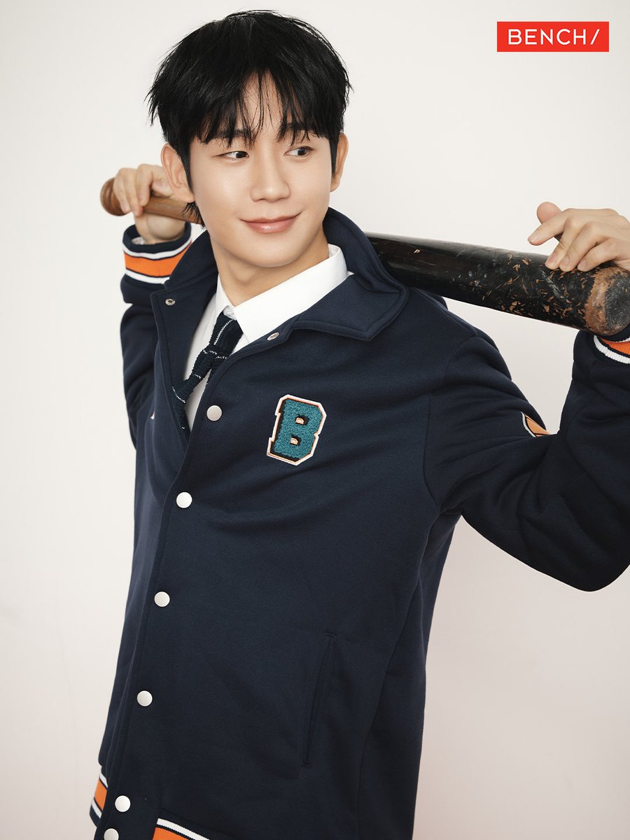 holiday0401's tweet photo. 260529 bench/ 인스타
#정해인 #junghaein

야구배트 들고 있는 정해인 ?? 느좋 https://t.co/eQHDHSS09y