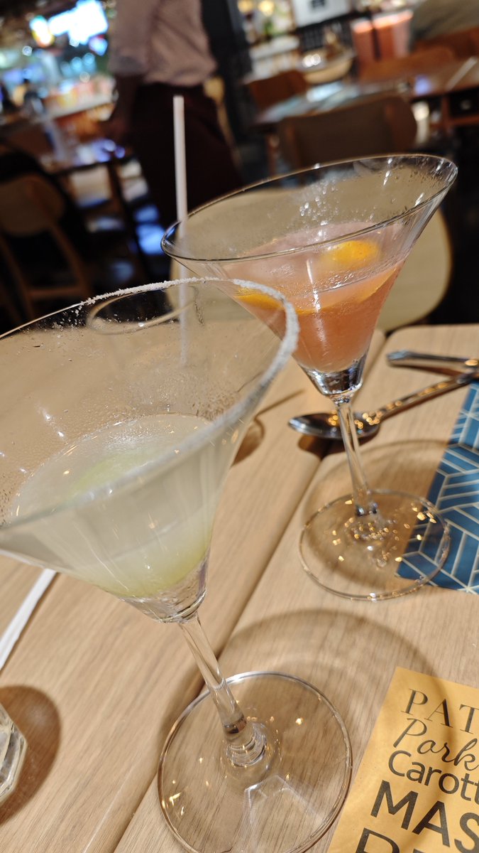 RPOBB's tweet photo. Happy Hour at TOPS Eatery. By one get one 🍸🍹 https://t.co/tghBH4LHNn