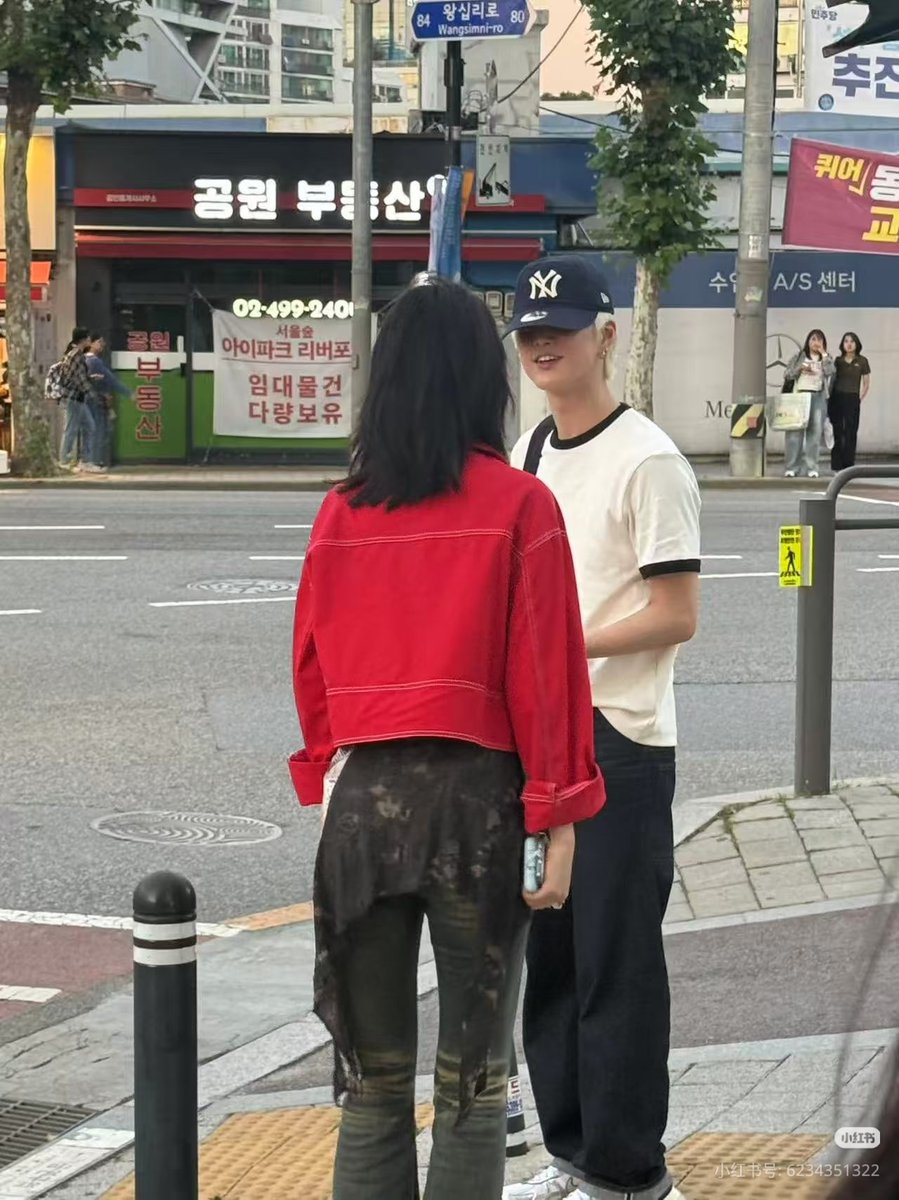 puduwatayo's tweet photo. OP who met #xnghan today said his face was so tiny and his nose looked perfect 😭 They also said he has such a good temperament and seems really kind. When OP told him he’s a kind person, seunghan kept saying “annyeonghaseyo” over and over again 🥹 https://t.co/ckgTSsnO5W