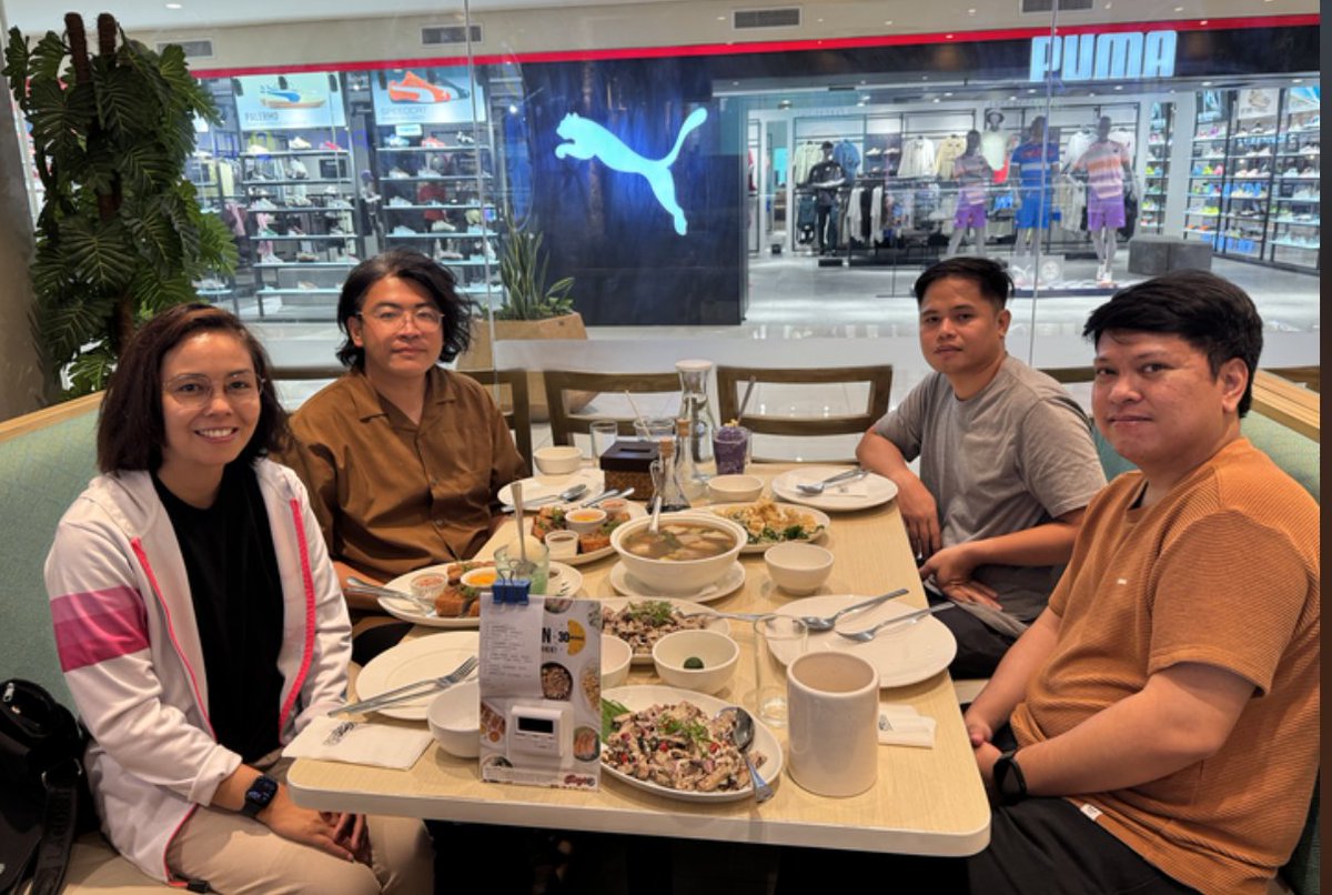 mobaproit_eng's tweet photo. 🇵🇭 海外エンジニアのリアル

Lunch Meet Up report レストラン編🍽️

ローカルフードを楽しみながら、AIやJPとPHのカルチャーについてたくさん語り合ったよ。学びの多い1日で大満足✨

I had a fulfilling day of learning and great conversations with the Japanese engineer, a former member of our engineering team, which continued even after our meeting.

We went to a Filipino restaurant called Gerry’s Grill and enjoyed a variety of dishes, including calamares, sinigang na baboy, pork sisig, lechon kawali, dinakdakan, and desserts.

While waiting for the food, we continued discussing AI and the cultures of Japan and the Philippines, sharing our different perspectives in a casual setting.

We also played “Guess the Bill,” but neither of us managed to guess the correct amount or even come close, which made it even more fun.

Overall, I was grateful for the experience filled with good food, great conversation and valuable insights.

#海外インターン #セブ島 #海外エンジニア #IT英語 #グローバルキャリア
