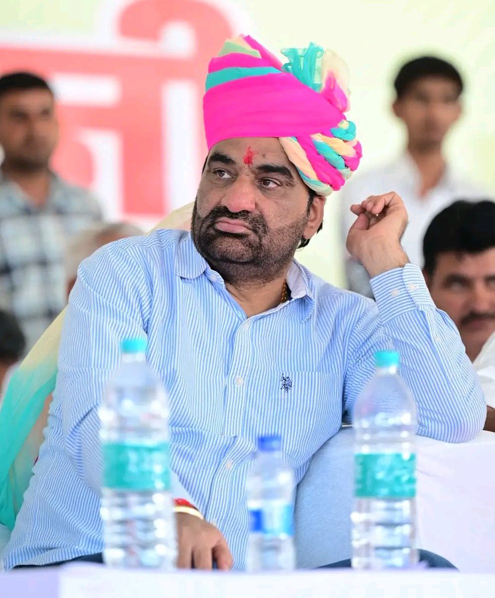 VijayBeniwal_'s tweet photo. मत आजमा जनता की ताकत को, मूर्खाधिराज।
हनुमान की सेना संघर्ष में तपकर निकली है।
इससे लड़ना आसान नहीं, बचना मुश्किल होगा।
#राजस्थान_का_CM_मुर्खाधिराज https://t.co/OogGgAcXyu