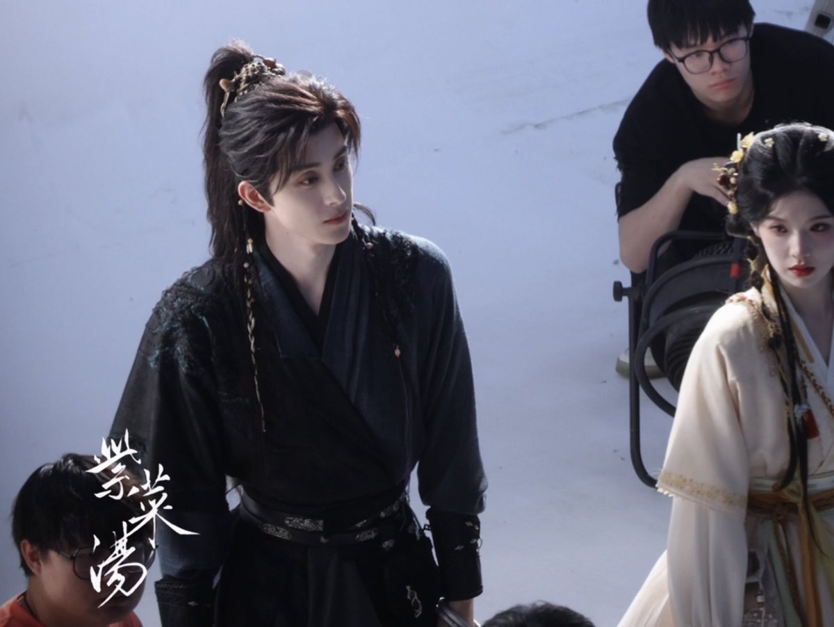 ForCdrama's tweet photo. #AoRuipeng #ZhangMiaoyi filming promotional materials for their new costume drama #错世录 https://t.co/Uz7ByeUqzr
