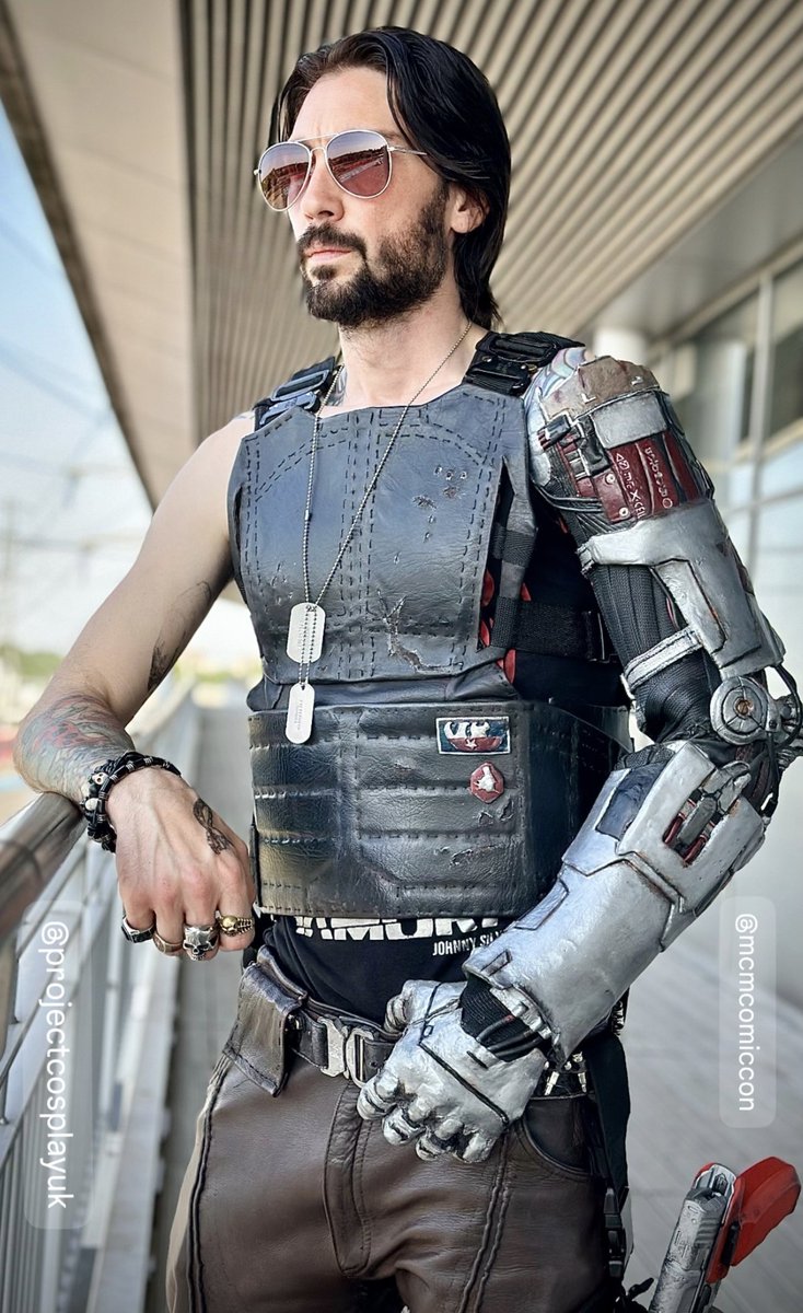 projectcosplayk's tweet photo. Time to party like it's 2023 .. 
Game cyberpunk 2077
Character Johnny silverhand
Cosplayer projectcosplayuk

#cyberpunk2077 #cyberpunk #johnnysilverhand https://t.co/nPfhptJ2kF