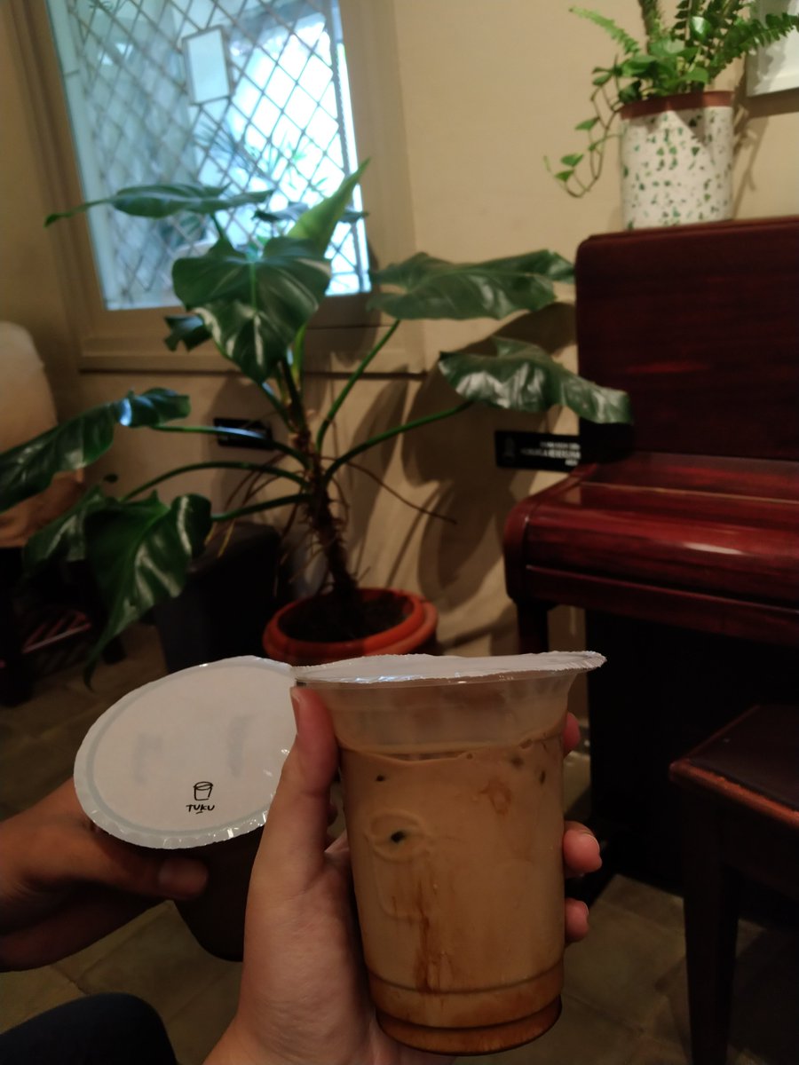 1108dumpp's tweet photo. jalan jalan ke jogja hari ini, edisi ke ugm mampir kopi tuku sama ayanggg @bombomcarrrr 🥰🥰🥰 https://t.co/8ahUZb8Q0Z