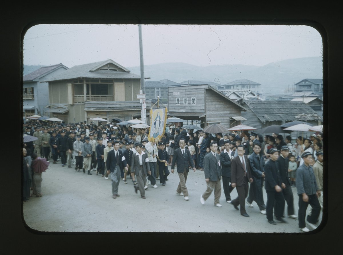 PrangeColl_jp's tweet photo. 1949年の今日5月29日、長崎市にて聖ザビエル四百年祭が開催されました。その式典を写したカラースライドが当文庫が所蔵するVictor Delnore papersに入っています。スライドのデジタル化は終了し、デジタルコレクションにて公開しています　https://t.co/wZc94TO5Ab) https://t.co/zfMPUg1jwN