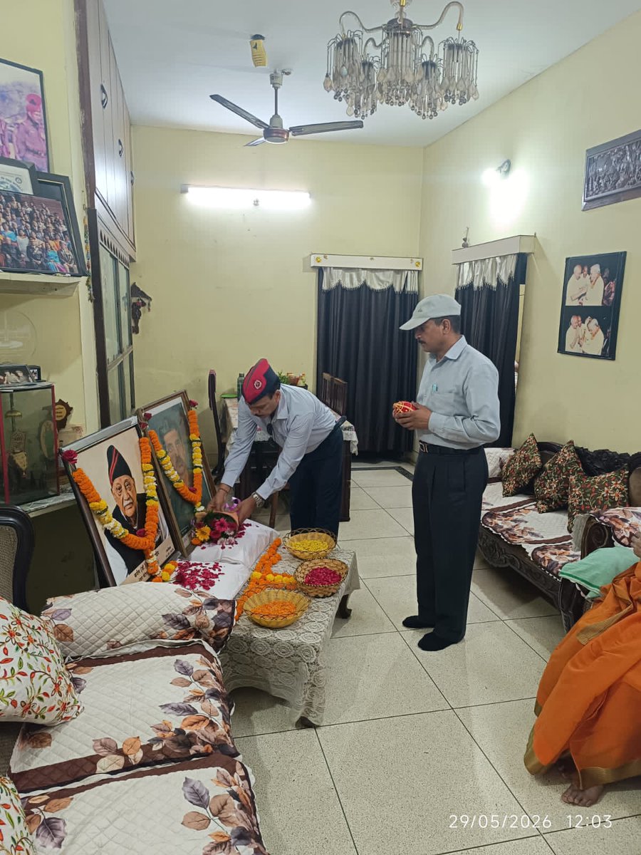 RSBCG04's tweet photo. Raipur, and paid rich tributes to the family of the Braveheart. https://t.co/gYoGm6XEyr