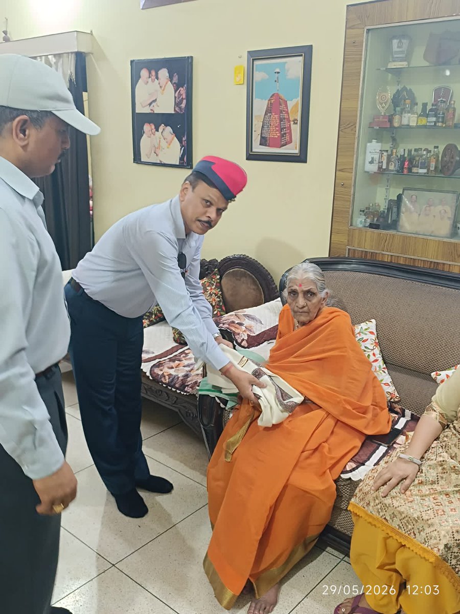 RSBCG04's tweet photo. Raipur, and paid rich tributes to the family of the Braveheart. https://t.co/gYoGm6XEyr
