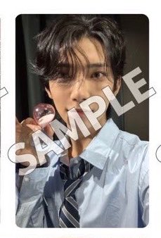 shuskchu's tweet photo. まったくこんなの知らなくてLINEで共同購入誘われて顔良すぎて買っちゃった😻🎶ｗｗｗｗｗｗ久々にトレカ買った👶🏻💕 https://t.co/zLtX8wTJwn