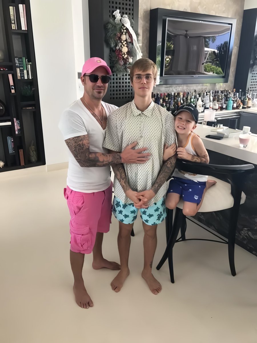 jbfeetarchive's tweet photo. https://t.co/Zib0eaHbA0