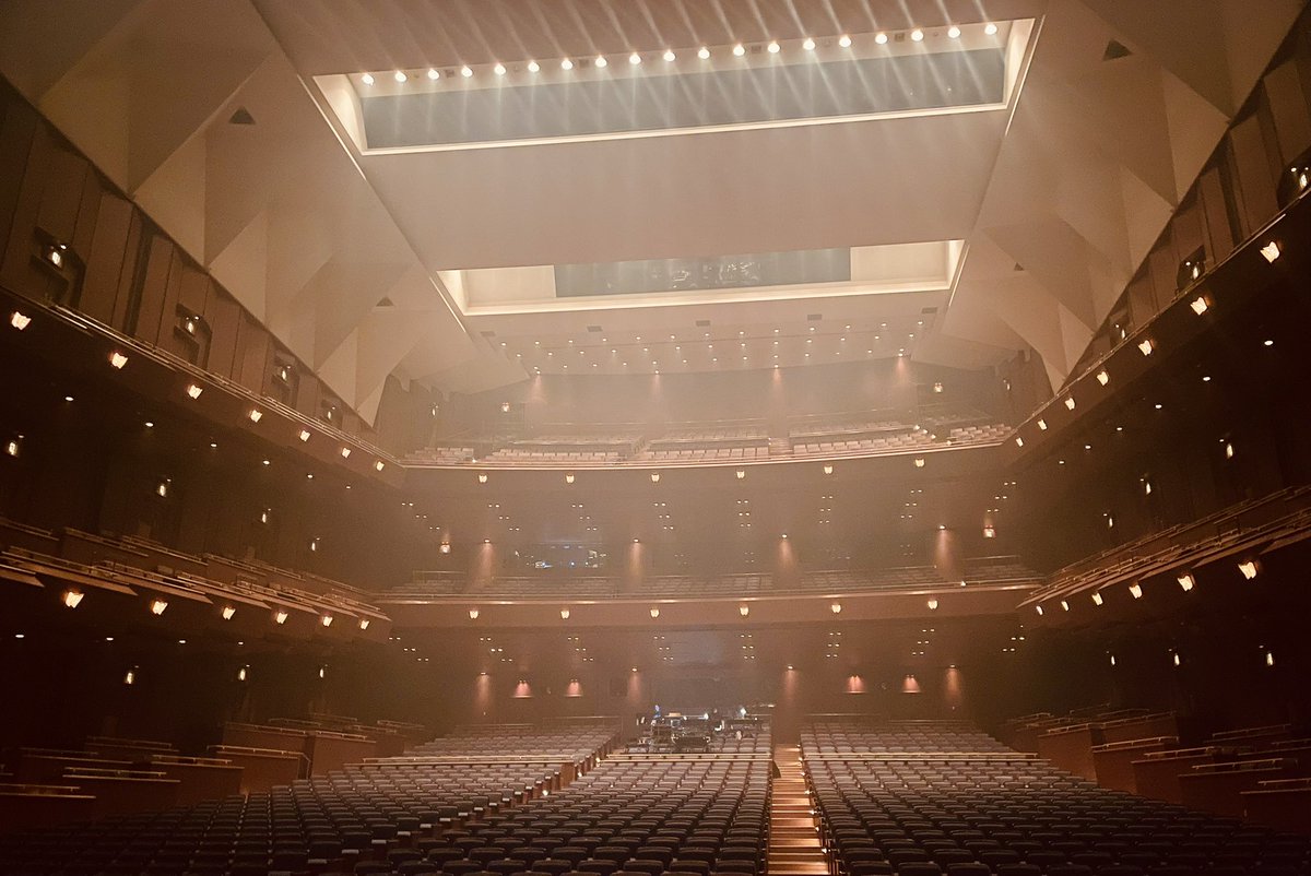 tasuku_tohyama's tweet photo. ポルノグラフィティ 
「20thライヴサーキット“水”」

三重県文化会館 大ホール

凄い盛り上がりでした🤓
ありがとうございました！！

#ポルノグラフィティ https://t.co/9LWOvsEe4n
