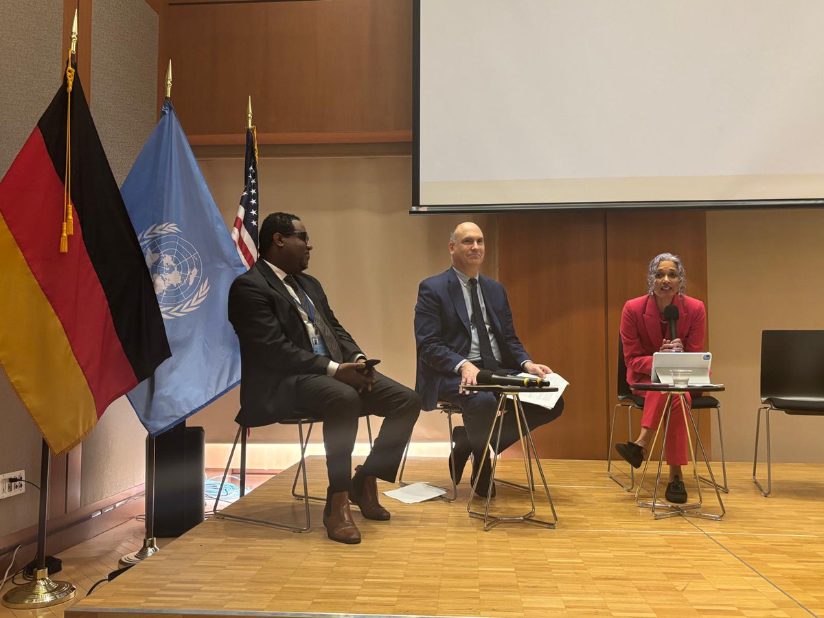 SCRtweets's tweet photo. Yesterday (28 May), @SCRtweets launched its latest research report “𝑻𝒉𝒆 𝑺𝒆𝒄𝒖𝒓𝒊𝒕𝒚 𝑪𝒐𝒖𝒏𝒄𝒊𝒍 𝒂𝒏𝒅 𝒕𝒉𝒆 𝑷𝒐𝒘𝒆𝒓 𝒐𝒇 𝒕𝒉𝒆 𝑷𝒆𝒏” at the event hosted by @GermanyUN. 

Michael Geisler, Acting DPR of @GermanyUN delivered opening remarks.  

Co-authors SCR Executive Director @skandiah, Managing Editor @PaulRomita, and Deputy Managing Editor @dgerima presented the report's main findings. 

Ambassador @AndresMontalvoS (@EcuadorONU) and Alan George (@SierraLeoneUN) participated as discussants and shared their experiences as co-penholders during their term at the #UNSC. 

Read the report: 👉 https://t.co/mP7bEFlDGR 

SCR thanks the government of @GermanyUN for its generous support for this project, and all colleagues who shared their perspectives on the issues covered in the report.