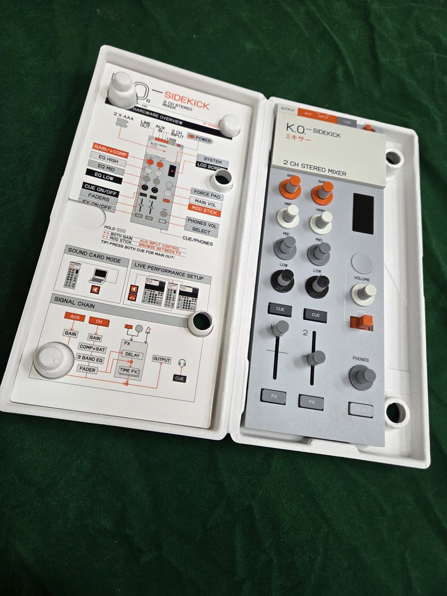 5Cumin8025's tweet photo. My New Gear....
[Teenage Engineering EP-136 K.O
 sidekick]
皆様の購入報告を見て気になってまして在庫ある内にと思った。良さげな2CH STEREO MIXER。どう生かすかはこれから考えよう。サイズ感や色合いを見るため、Model:兄弟と合わせてみた。
#mynewgear
#NMG
#MIXER
#シンセ
#マシンライブ https://t.co/vA03txX1DV