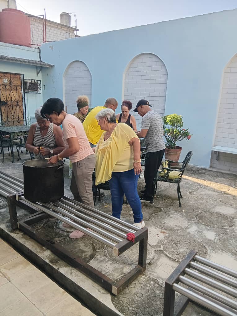 ClaraFcbc's tweet photo. Nos preparamos para compartir hoy la caldosa solidaria con nuestros vecinos #VillaClaraConTodos y con #AuténticaDiferencia
@DPCulturaVC 
@CubaEsCultura https://t.co/0de19HntD6