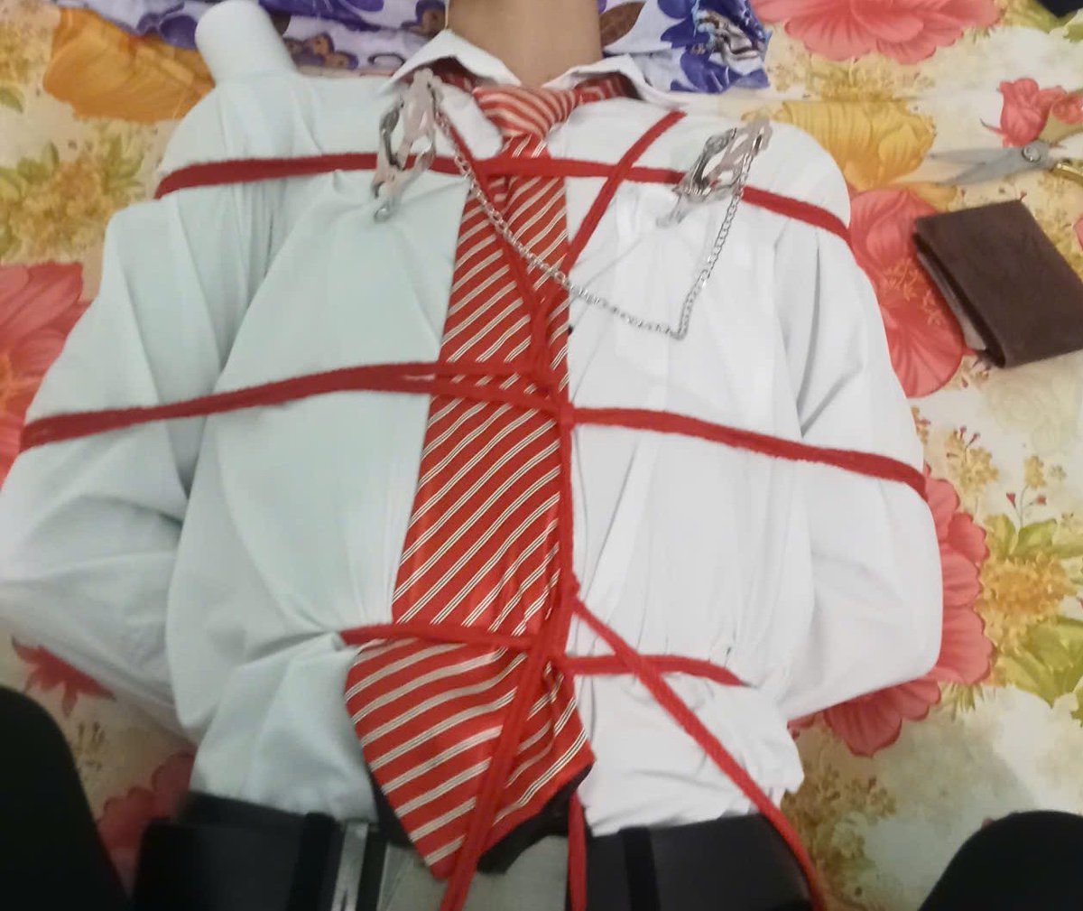 slvbonddog068's tweet photo. Lì quá bị boss đè ra hành=( https://t.co/rNn9AiOAer